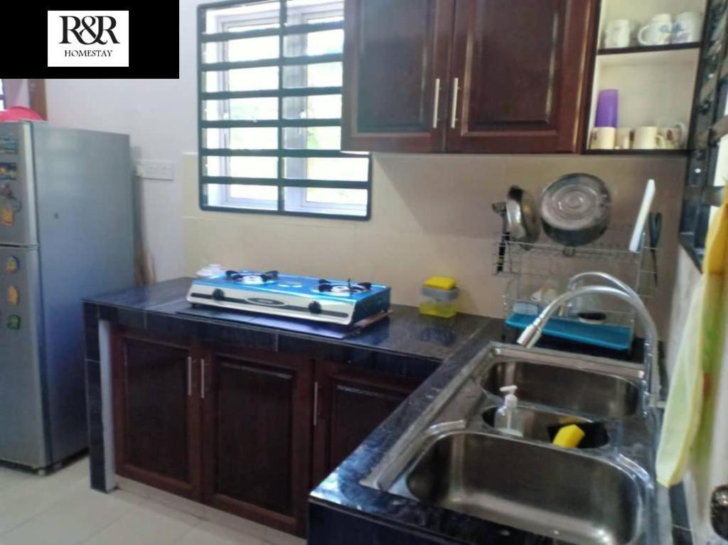 R & R Homestay Tanjung Karang Extérieur photo
